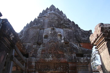 プレアヴィヒアの石壁の彫刻
