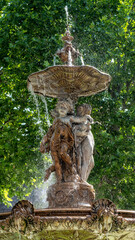 fontaine de la place Dellile, photo format 9:16