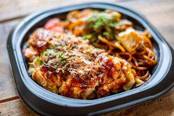 お好み焼きと焼きそばのミックスランチ