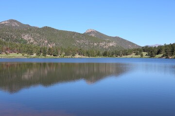 Fototapeta premium Lily Lake in Rocky Mountain National Park. Sunny summer weather in Colorado.