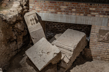 This complex testifies to what remains of the Italic temple from the second half of the third century BC, preserved thanks to the fact that what is now the cathedral of Isernia was built on it.