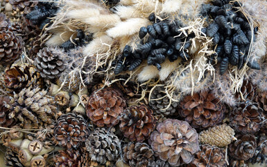 winterliches arrangement aus Trockenblumen - arrangement of dried natural materials