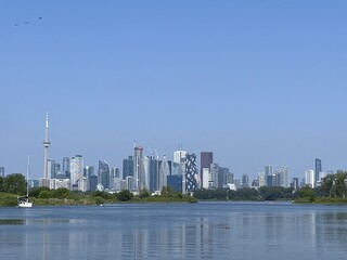 View of the Toronto skyline from the islands - Vue de la skyline de Toronto depuis les iles