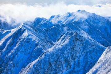 冠雪の中央アルプスの稜線