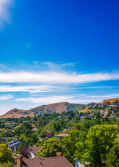 Fototapeta premium Homes near the mountain tops Salt Lake