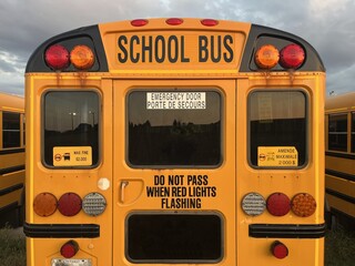 Rear view of a school bus in Canada - Vue arri&egrave;re d'un bus scolaire au Canada