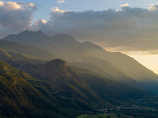 Fototapeta premium Mountain ridges at sunrise - Saint-Denis, Italy