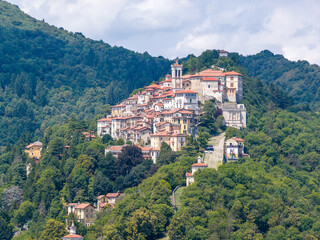 Obraz premium Hilltop village in pre-Alpine forest - Varese, Italy