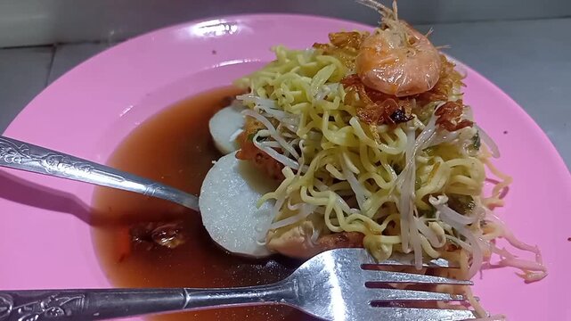 Authentic Lontong Mie Surabaya Street Food from Pasar Blauran