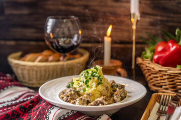 Mashed Potatoes With Creamy Meat Sauce