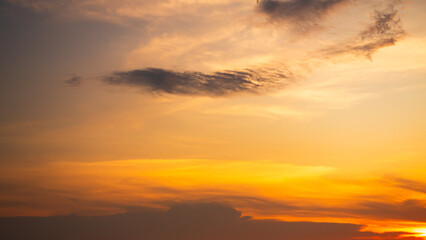 Obraz premium Sky sunset evening sunrise cloud weather dramatic landscape goldent and indigo color gradient pastel horizon, twilight yellow golden reflection morning nature environment energy ecosystem change