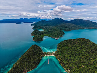 Fototapeta premium Stunning aerial view of Ko Ngam beach, Koh Chang, with lush hills and blue waters