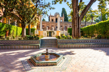 Naklejka premium Courtyard with fountain in Alcazar of Seville gardens, Andalusia, Spain