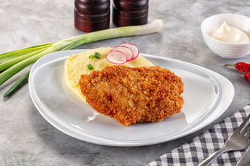 Chicken schnitzel with mashed potatoes