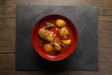 Bengali style spicy chicken curry stew with potato leg piece recipe ingredients tomato ginger gallic onion cumin coriander garam masala salt turmeric chili