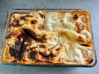Selbstgemachte Lasagne in Backform