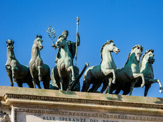 Obraz premium Milan, Italy: Arco della Pace, historic arch