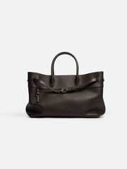 Naklejka premium Woman leather bag on a white background