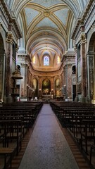 Fototapeta premium La nef de la basilique de la Daurade (Toulouse)
