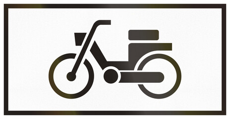 Additional road sign used in Hungary - For mopeds © jojoo64