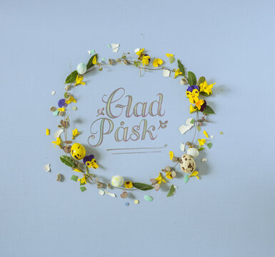 "Glad P&aring;sk" - Happy Easter wishes. Swedish greeting card with floral wreath and hand-painted lettering
