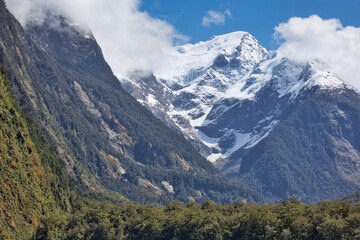 Fototapeta premium Beautiful snow-covered mountains at Milford Sound, Fiordland National Park, New Zealand