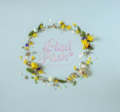 "Glad P&aring;sk" - Happy Easter wishes. Swedish greeting card with floral wreath and hand-painted lettering
