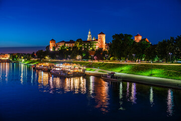 Krakow, Lesser Poland, Poland: Twilight skyline of Wawel Castle and Wawel Cathedral on the shores of river Vistula