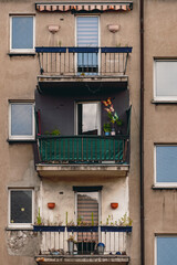 Alte Hausfassade mit Balkons