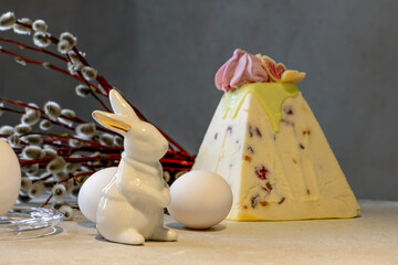 Traditional Easter dessert with bunny and willow © MARINA