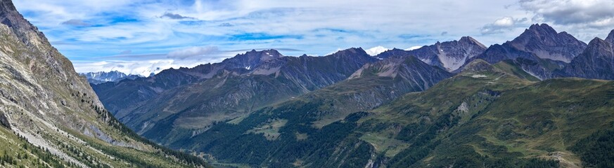 Fototapeta premium Mont Blanc massif ridgeline from Pavillon du Mont Frety - Courmayeur, Italy