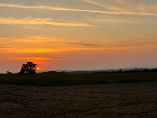 Fototapeta premium Colourful skyline colourful with reds & oranges