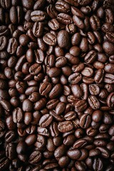 Obraz premium Close-up of roasted coffee beans creating a rich dark texture. Full frame background with natural shine and detailed surface, suitable for coffee branding, packaging, and editorial design