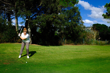 woman playing golf in the green fairway club