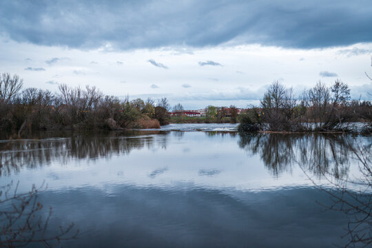 Crecida del r&iacute;o Tormes a su paso por Salamanca en 2026, Rise of the Tormes river in Salamanca in 2026