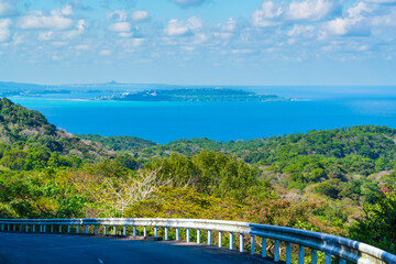 坊主森付近より古宇利島を望む