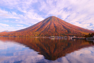 奥日光　中禅寺湖から見た男体山