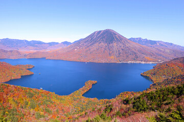 奥日光　半月山展望台から見た男体山と中禅寺湖