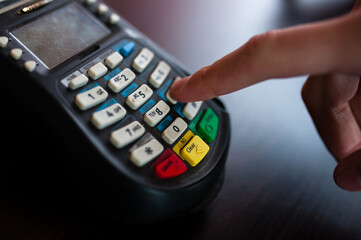 card terminal finger