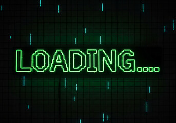 Obraz premium Pixel art green neon Loading sign on dark grid wall retro computer concept
