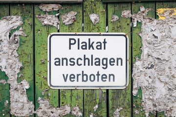 Obraz premium Verbotsschild verbietet das Plakatieren