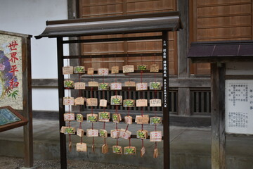 願いと希望を象徴する日本の絵馬（神社）