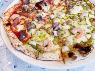 ハーフ&ハーフピザ ジェノベーゼ＆ベーコントマト