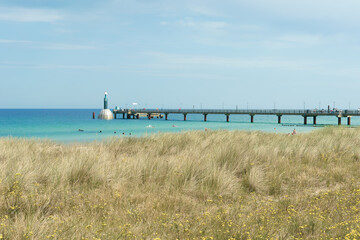 Seebr&uuml;cke und Tauchgondel in Zingst