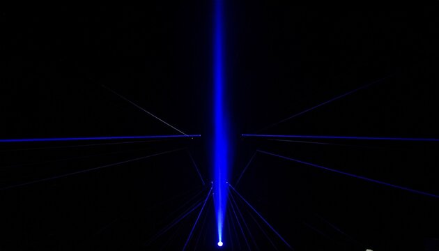 スポットライト レーザー 青 ブルー 暗闇 放射状 円錐 抽象的 ライブ ステージ 演出 閃光 輝き 直線 空間 神秘的 集中 未来 垂直 幾何学