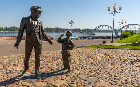 Rybinsk, Russia. Ostap Bender and the boy. A sculpture of the characters from Ilf and Petrov's "The Twelve Chairs."
