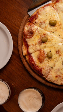 Pizza de muzzarella vista cenital