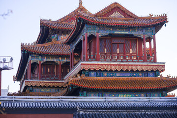 Obraz premium Lama Temple. Colorful Ornate Chinese Arched Gate With Traditional Design And People At The Bottom Of The Temple Entrance
