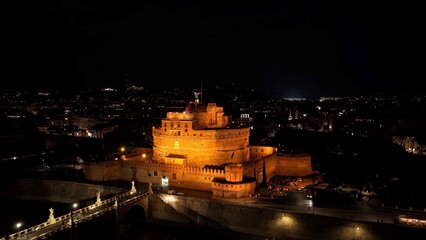 Ponte Sant'Angelo a Roma. Meta turistica più frequentata dagli stranieri.
Vista aerea del ponte sul Fiume Tevere più famoso a Roma.