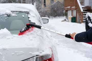 removing snow on the car